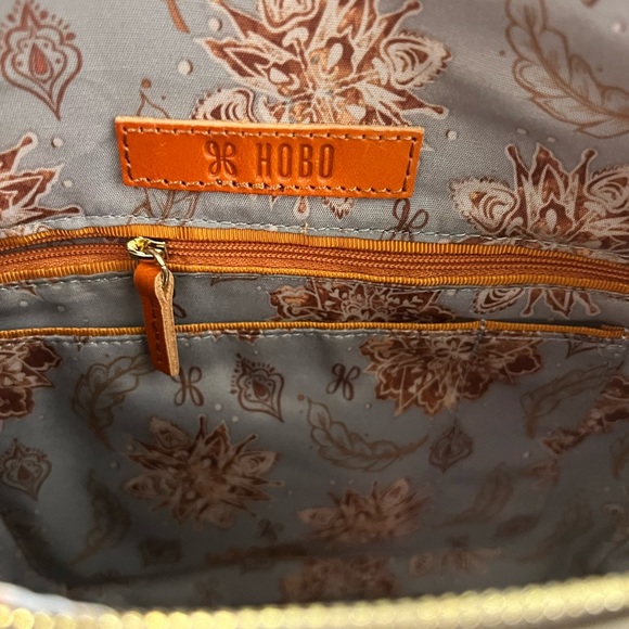 HOBO BRAND RIVER EMBOSSED FLOWER DESIGN IN BLACK ON TAUPE LEATHER EUC - Picture 11 of 14